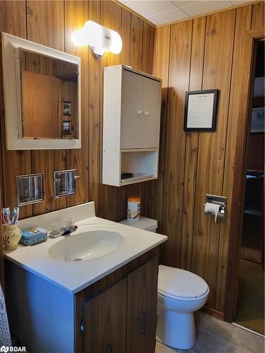 1077 Thomas Road, Gravenhurst, ON - Indoor Photo Showing Bathroom