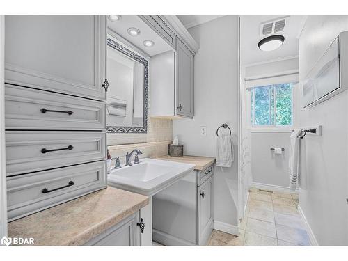 22 Patterson Place, Barrie, ON - Indoor Photo Showing Laundry Room