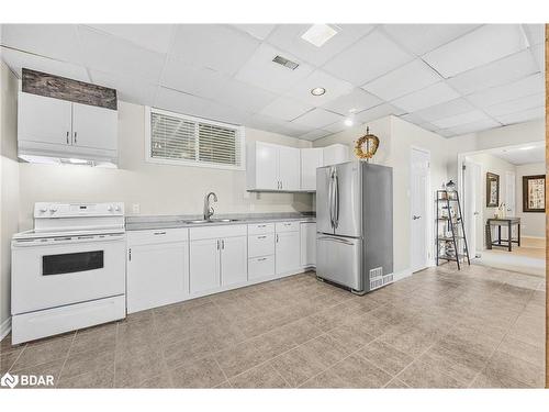 22 Patterson Place, Barrie, ON - Indoor Photo Showing Kitchen