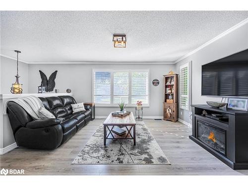 22 Patterson Place, Barrie, ON - Indoor Photo Showing Living Room