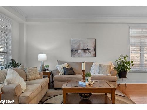 33 Royal Park Boulevard, Barrie, ON - Indoor Photo Showing Living Room