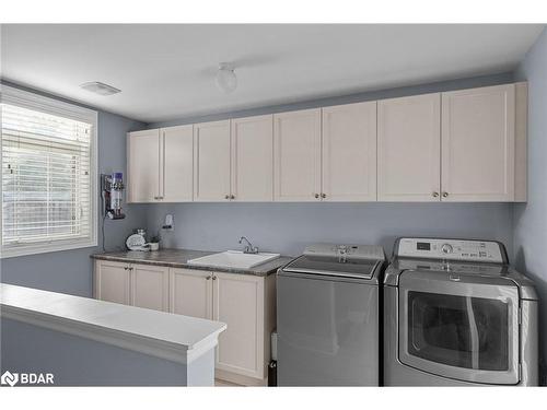 33 Royal Park Boulevard, Barrie, ON - Indoor Photo Showing Laundry Room