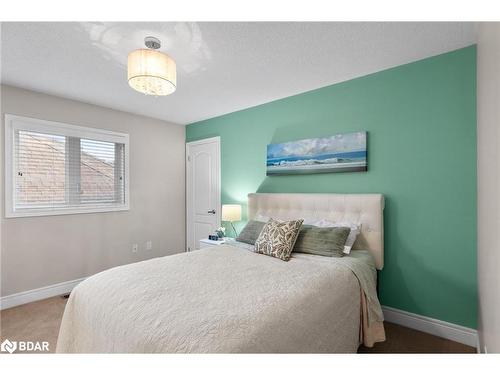 33 Royal Park Boulevard, Barrie, ON - Indoor Photo Showing Bedroom