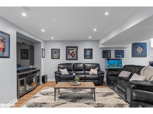 33 Royal Park Boulevard, Barrie, ON - Indoor Photo Showing Living Room