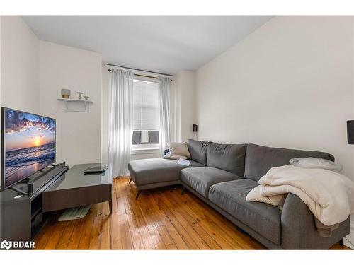 311-313 Main Street W, Hamilton, ON - Indoor Photo Showing Living Room