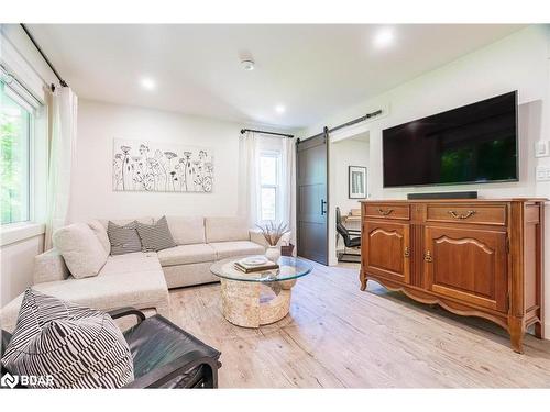 2387 Highway 11 North, Oro-Medonte, ON - Indoor Photo Showing Living Room