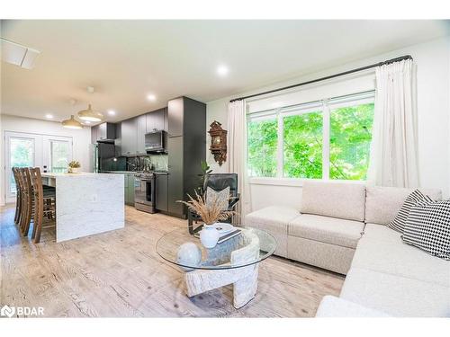 2387 Highway 11 North, Oro-Medonte, ON - Indoor Photo Showing Living Room