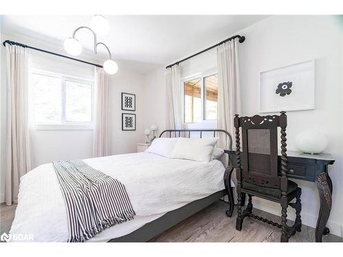 2387 Highway 11 North, Oro-Medonte, ON - Indoor Photo Showing Bedroom