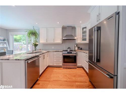 74 Gibbon Drive, Barrie, ON - Indoor Photo Showing Kitchen With Upgraded Kitchen