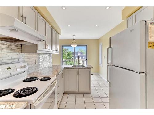 41 Macmillan Crescent, Barrie, ON - Indoor Photo Showing Kitchen