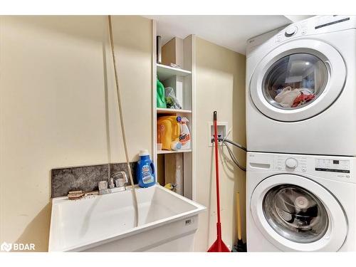 41 Macmillan Crescent, Barrie, ON - Indoor Photo Showing Laundry Room