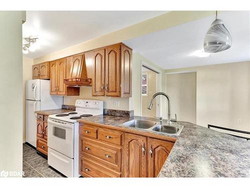 41 Macmillan Crescent, Barrie, ON - Indoor Photo Showing Kitchen With Double Sink