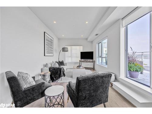 1105-58 Lakeside Terrace, Barrie, ON - Indoor Photo Showing Living Room