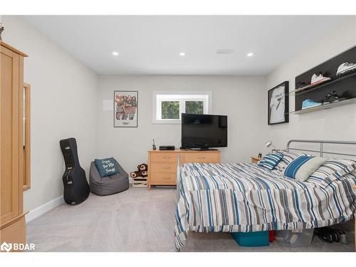 877 Pine Avenue Avenue, Innisfil, ON - Indoor Photo Showing Bedroom