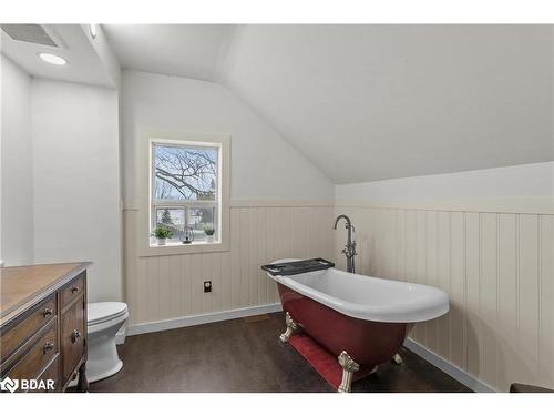 6511 21/22 Sideroad Nottawasaga, Stayner, ON - Indoor Photo Showing Bathroom