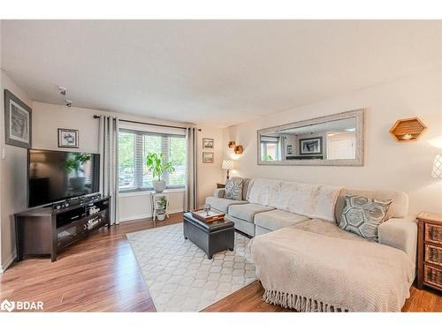 11 Nugent Court, Barrie, ON - Indoor Photo Showing Living Room