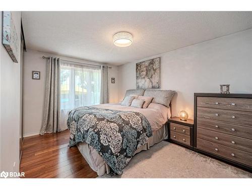 11 Nugent Court, Barrie, ON - Indoor Photo Showing Bedroom