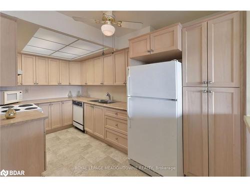 1212-121 Ling Road, Toronto, ON - Indoor Photo Showing Kitchen With Double Sink