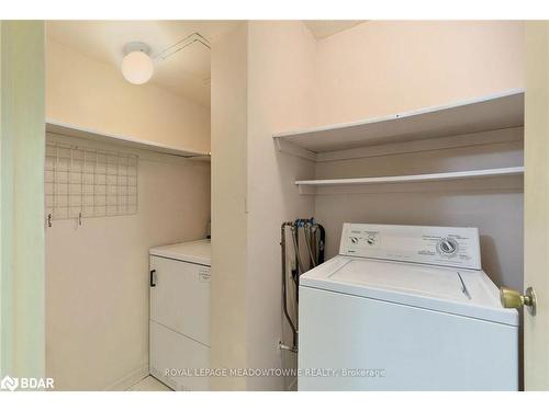 1212-121 Ling Road, Toronto, ON - Indoor Photo Showing Laundry Room