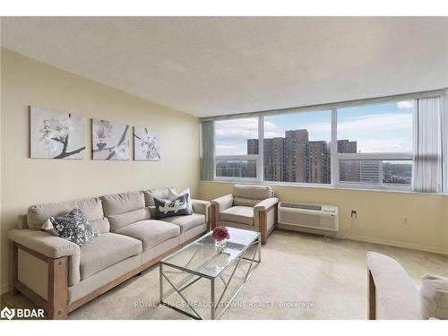 1212-121 Ling Road, Toronto, ON - Indoor Photo Showing Living Room