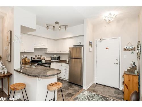 109-40 Ferndale Drive S, Barrie, ON - Indoor Photo Showing Kitchen With Double Sink