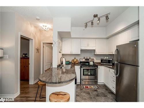 109-40 Ferndale Drive S, Barrie, ON - Indoor Photo Showing Kitchen With Double Sink