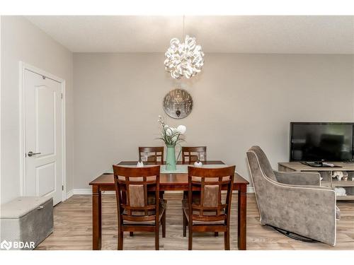 109-40 Ferndale Drive S, Barrie, ON - Indoor Photo Showing Dining Room