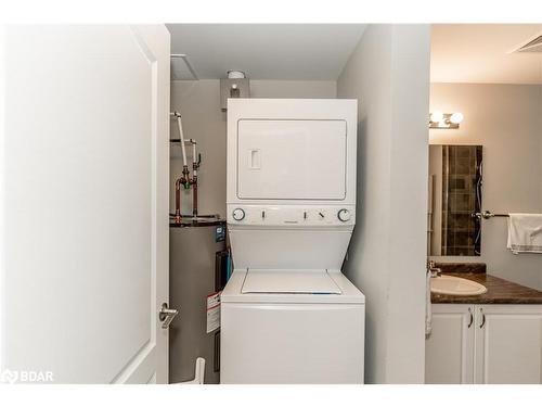 109-40 Ferndale Drive S, Barrie, ON - Indoor Photo Showing Laundry Room