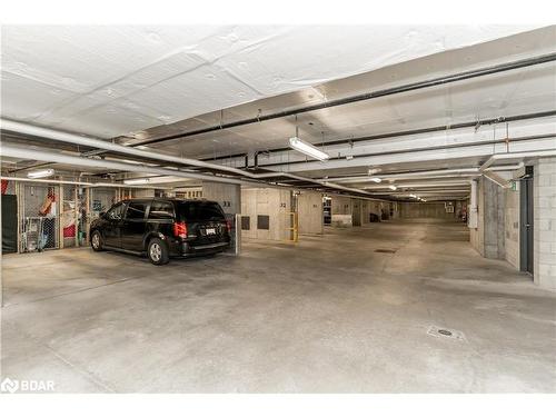 109-40 Ferndale Drive S, Barrie, ON - Indoor Photo Showing Garage