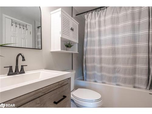 26 Monarchy Street, Barrie, ON - Indoor Photo Showing Bathroom