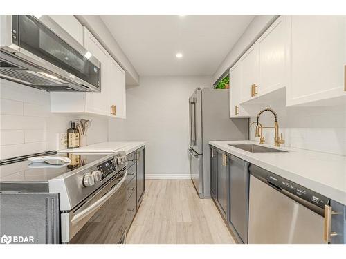 26 Monarchy Street, Barrie, ON - Indoor Photo Showing Kitchen With Upgraded Kitchen