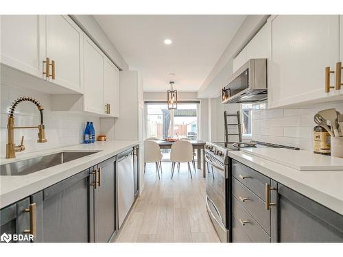 26 Monarchy Street, Barrie, ON - Indoor Photo Showing Kitchen With Upgraded Kitchen