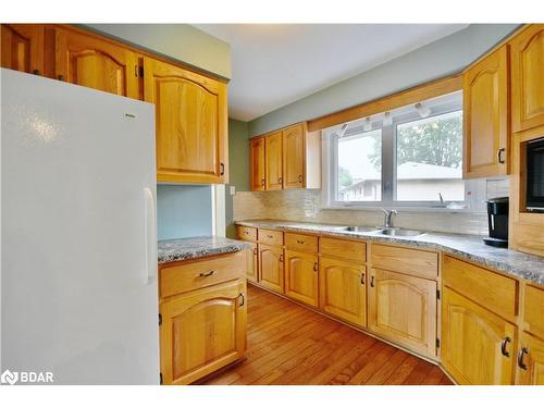 5 Creswick Court, Barrie, ON - Indoor Photo Showing Kitchen With Double Sink