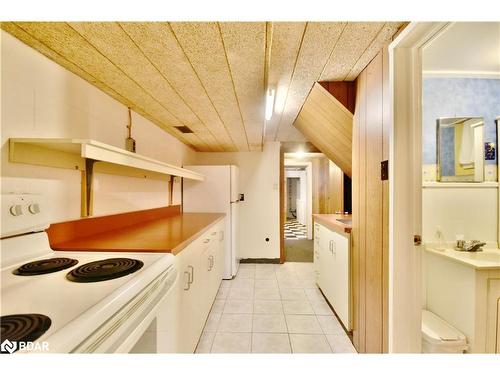 5 Creswick Court, Barrie, ON - Indoor Photo Showing Kitchen