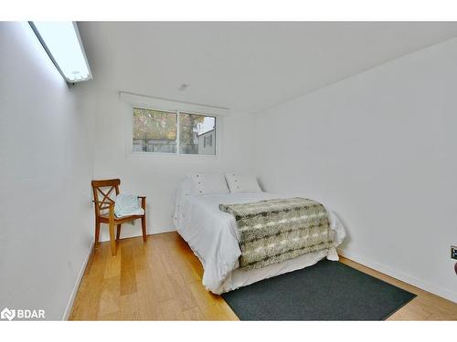 35 Shaw Crescent, Barrie, ON - Indoor Photo Showing Bedroom