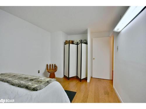 35 Shaw Crescent, Barrie, ON - Indoor Photo Showing Bedroom