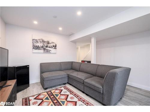 19-120 D'Ambrosio Drive, Barrie, ON - Indoor Photo Showing Living Room