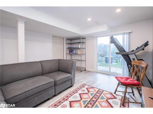 19-120 D'Ambrosio Drive, Barrie, ON - Indoor Photo Showing Living Room