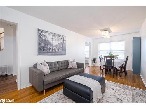 19-120 D'Ambrosio Drive, Barrie, ON - Indoor Photo Showing Living Room