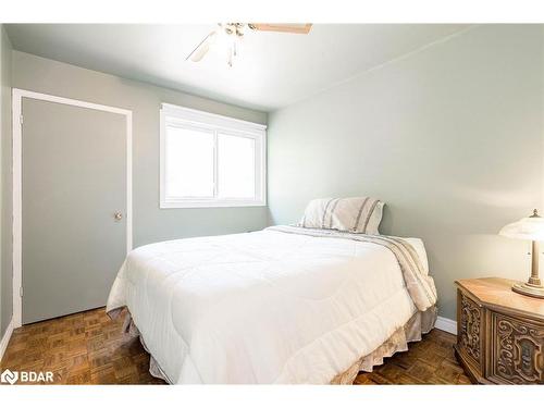 79-28 Donald Street, Barrie, ON - Indoor Photo Showing Bedroom