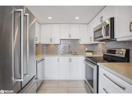 203-65 Ellen Street, Barrie, ON - Indoor Photo Showing Kitchen With Upgraded Kitchen