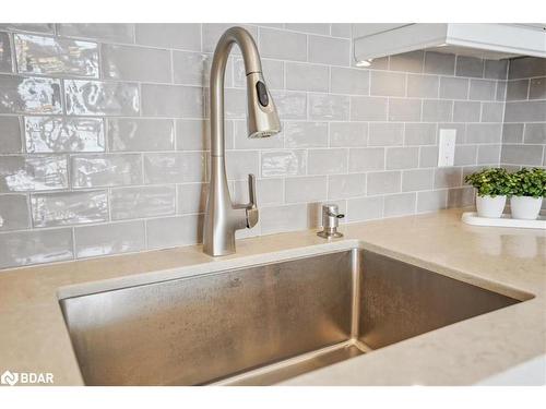 203-65 Ellen Street, Barrie, ON - Indoor Photo Showing Kitchen