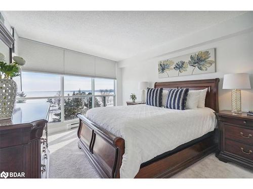 203-65 Ellen Street, Barrie, ON - Indoor Photo Showing Bedroom