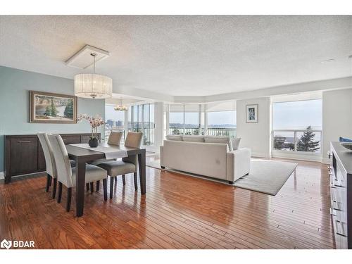 203-65 Ellen Street, Barrie, ON - Indoor Photo Showing Dining Room