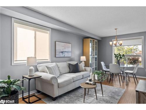 70 Courtney Crescent, Barrie, ON - Indoor Photo Showing Living Room