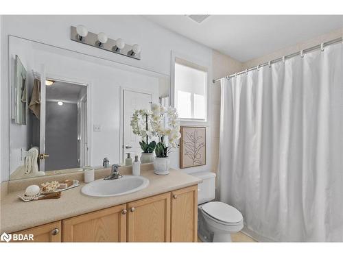 70 Courtney Crescent, Barrie, ON - Indoor Photo Showing Bathroom