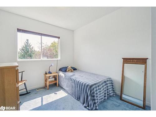 43 Bates Court, Barrie, ON - Indoor Photo Showing Bedroom