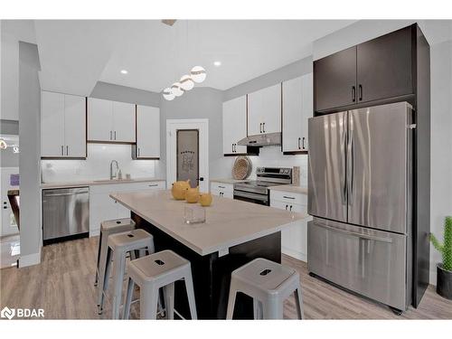 10-3557 Colonel Talbot Rd Colonel Talbot Road, London, ON - Indoor Photo Showing Kitchen With Upgraded Kitchen