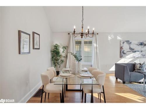 121 Riverglen Drive, Keswick, ON - Indoor Photo Showing Dining Room