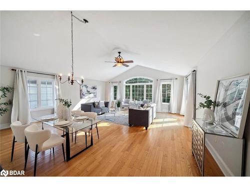 121 Riverglen Drive, Keswick, ON - Indoor Photo Showing Dining Room